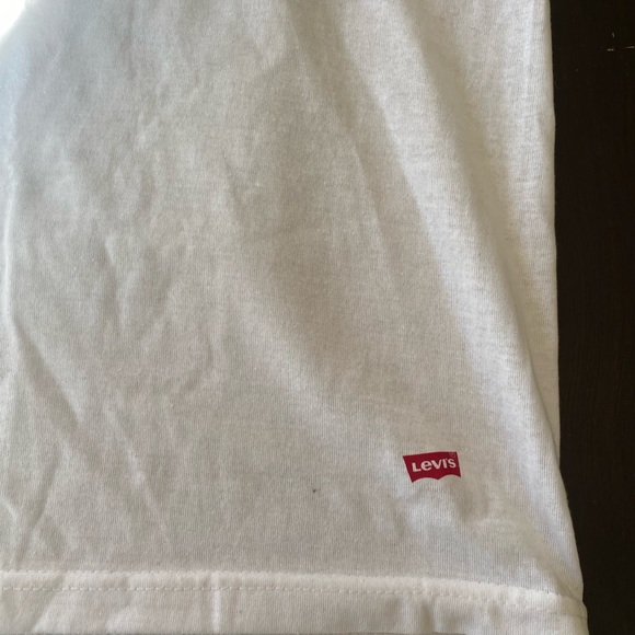 Men’s 4 pack Levi T-shirts. They fit small. Only one worn out of the four! - Picture 3 of 3
